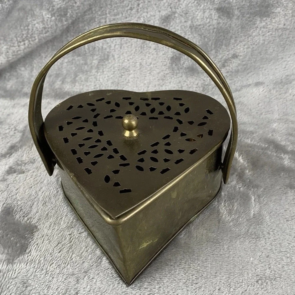 Vintage Brass Heart Shaped Trinket Box Lid Handle Patina For Potpourri Jewlery